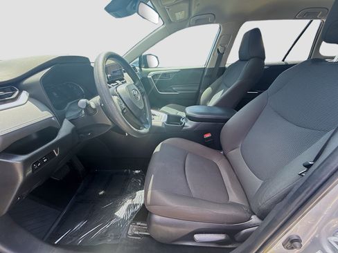 Used 2024 Toyota RAV4 LE AWD/4WD image 18