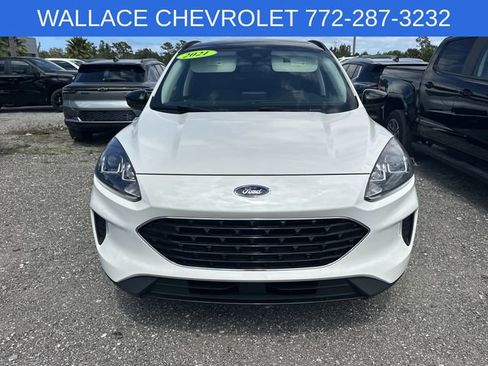 Used 2021 Ford Escape SE w/ SE Sport Appearance Package FWD image 3