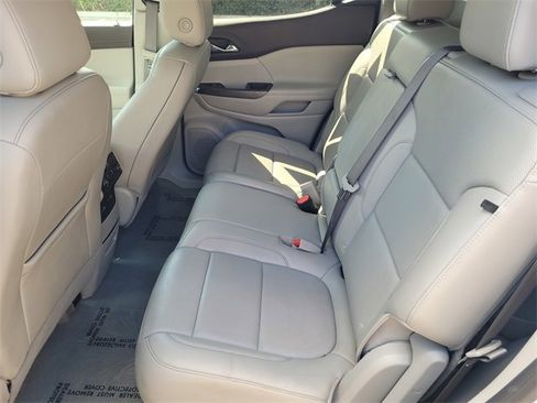 Used 2023 GMC Acadia SLT image 8