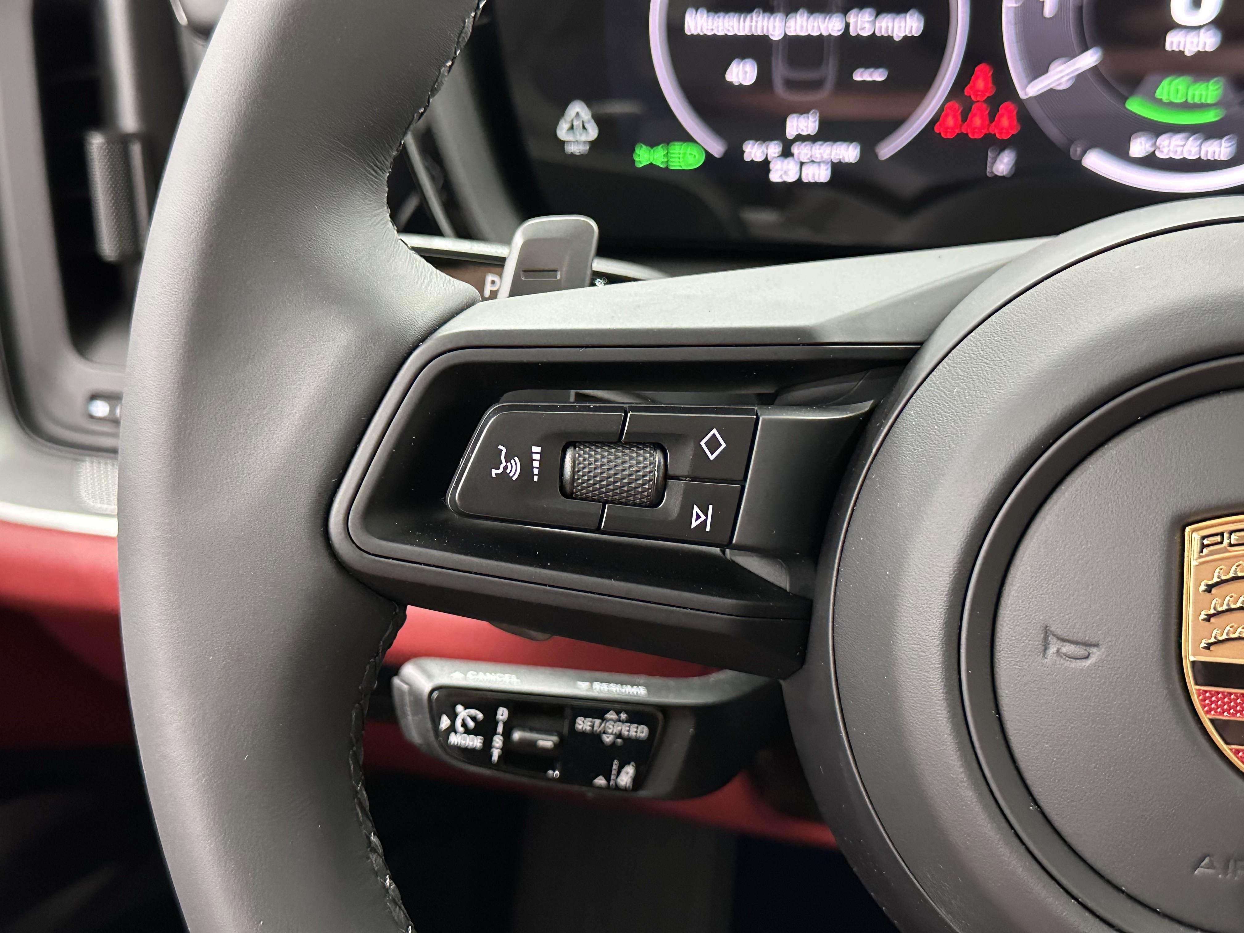 Used 2025 Porsche Cayenne E-Hybrid Coupe AWD/4WD image 46