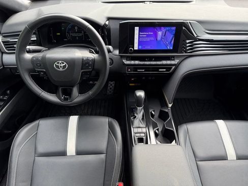 Certified 2025 Toyota Camry SE FWD image 17