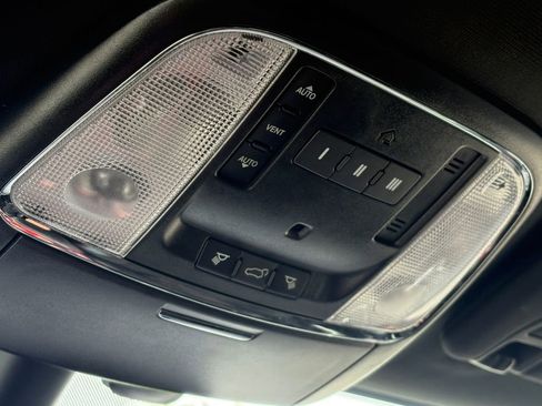 Used 2019 Jeep Grand Cherokee Trailhawk AWD/4WD image 32