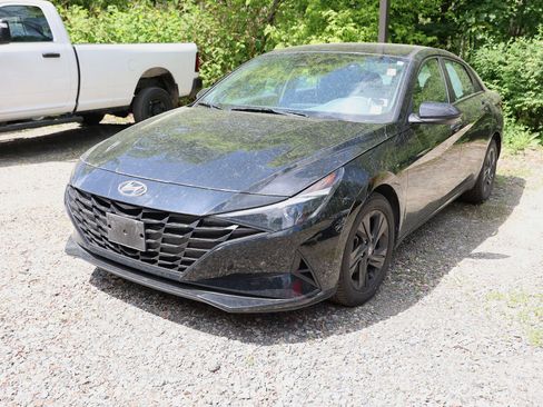 Used 2023 Hyundai Elantra SEL w/ Cargo Package FWD image 3