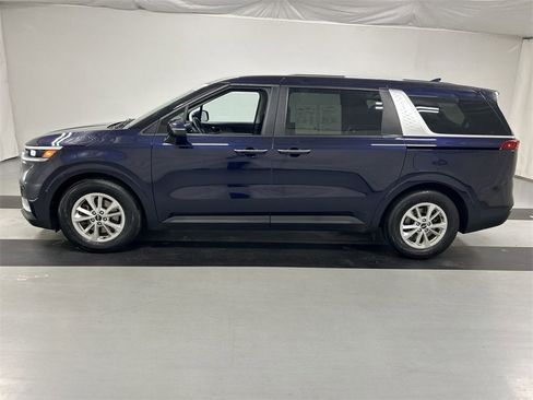 Used 2024 Kia Carnival LX image 6
