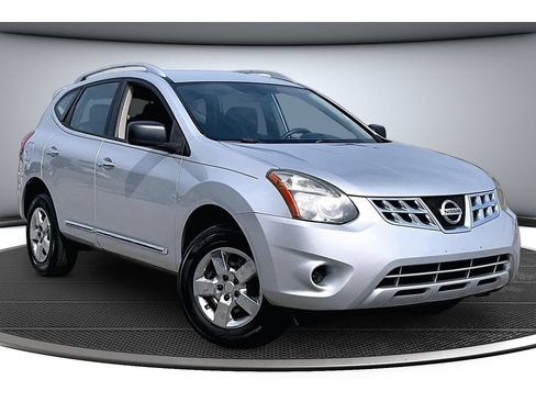 Used 2015 Nissan Rogue S w/ Convenience Package AWD/4WD image 2