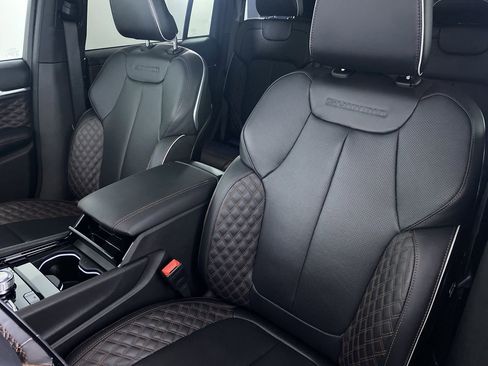 Used 2025 Jeep Grand Cherokee Summit w/ Obsidian Package image 12