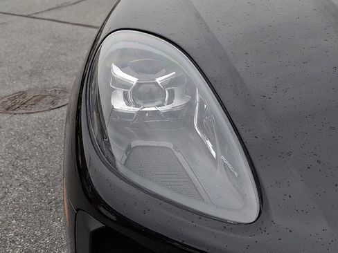 Used 2021 Porsche Macan image 10