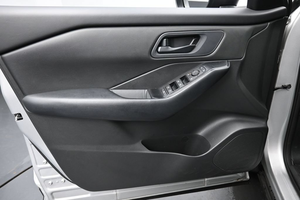 Used 2024 Nissan Rogue S AWD/4WD image 23