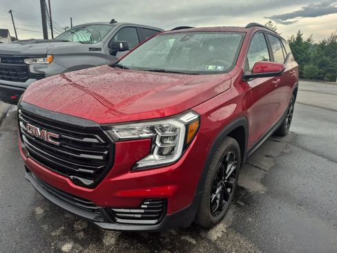 Used 2022 GMC Terrain SLE w/ Driver Convenience Package AWD/4WD image 3