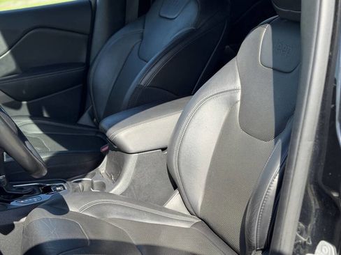 Used 2019 Jeep Cherokee Limited AWD/4WD image 12