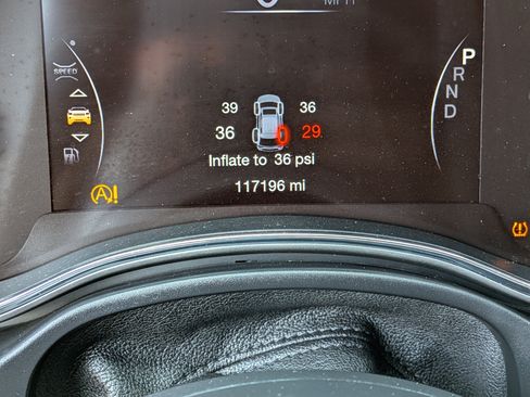 Used 2018 Jeep Grand Cherokee Altitude RWD image 29