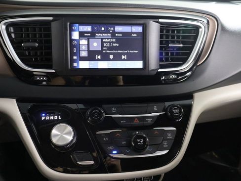 Used 2023 Chrysler Voyager LX image 41