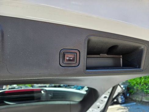 Used 2022 GMC Terrain SLE w/ Driver Convenience Package AWD/4WD image 17