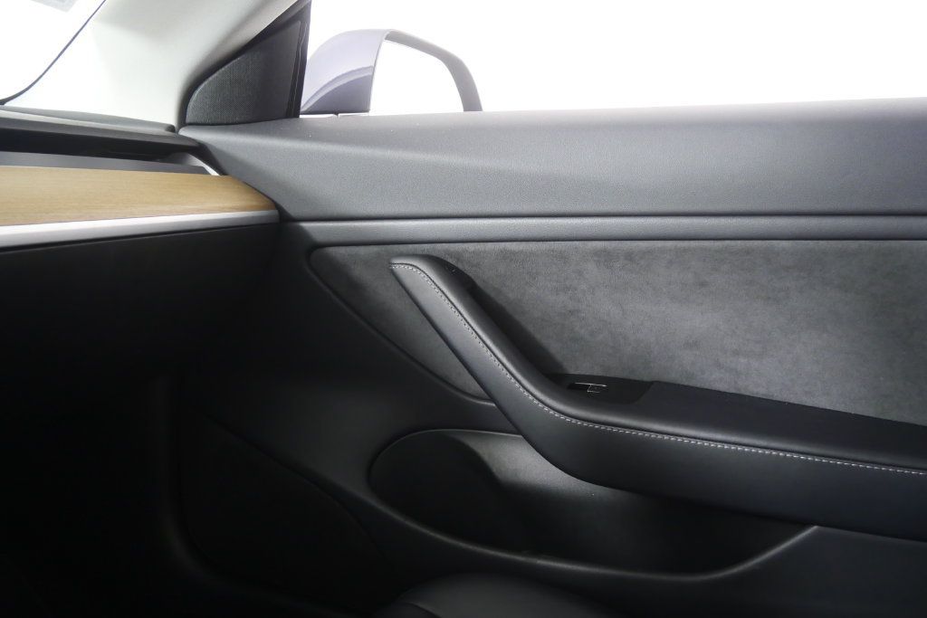 Used 2018 Tesla Model 3 Long Range RWD image 15