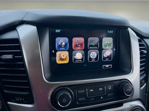 Used 2018 Chevrolet Suburban Premier AWD/4WD image 9