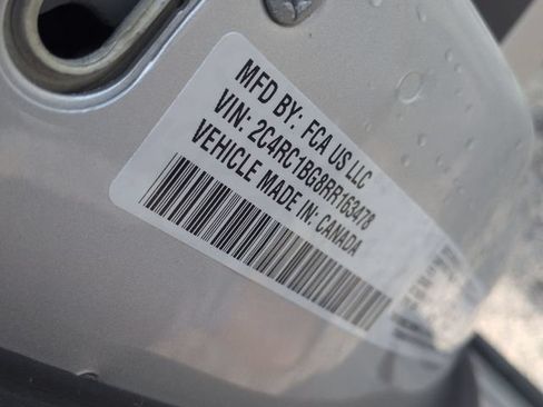 Used 2024 Chrysler Pacifica Touring-L FWD image 36