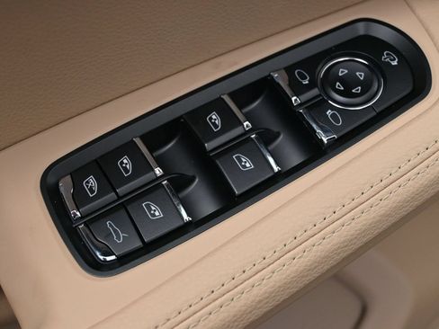 Certified 2026 Porsche Macan AWD/4WD image 19