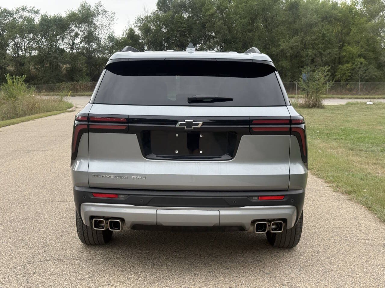 Used 2026 Chevrolet Traverse LT w/ LPO, Floor Liner Package AWD/4WD image 7