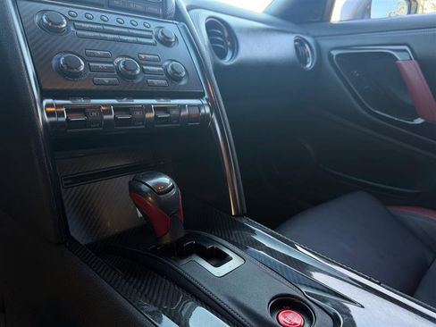 Used 2015 Nissan GT-R Black Edition image 23