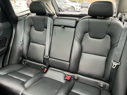 Certified 2023 Volvo XC60 B5 Core w/ Climate Package AWD/4WD image 18