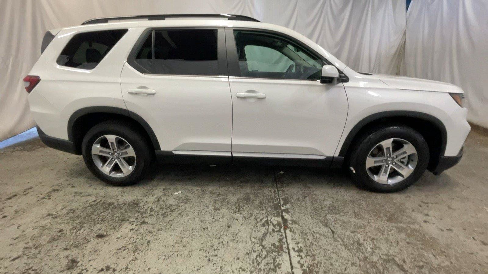Certified 2025 Honda Pilot EX-L image 5