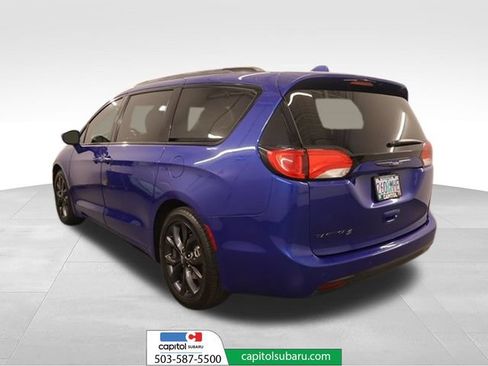 Used 2019 Chrysler Pacifica Touring Plus w/ S Appearance Package FWD image 4