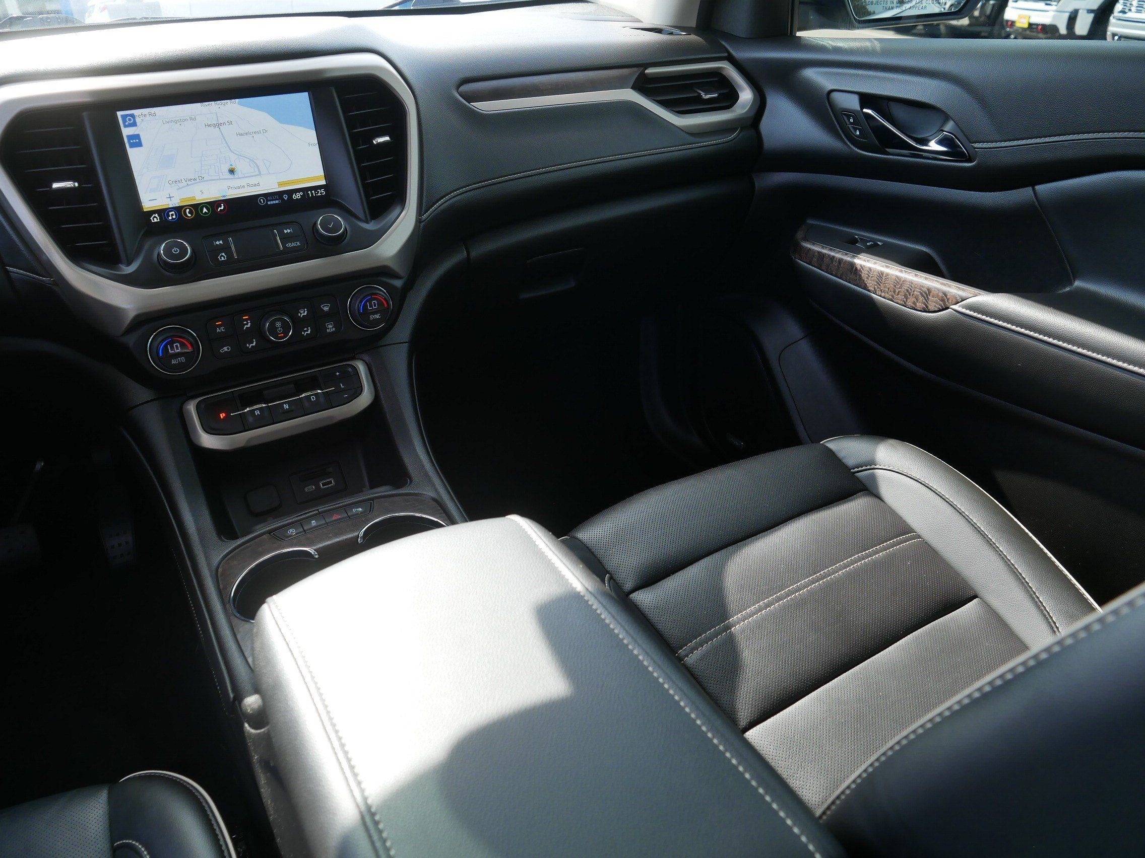 Used 2022 GMC Acadia Denali w/ Trailering Package AWD/4WD image 11