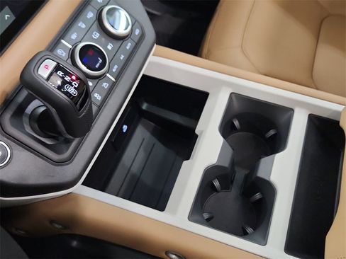 Used 2025 Land Rover Defender 110 S image 24