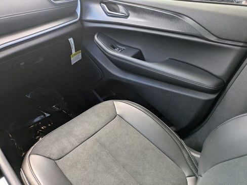 New 2025 Jeep Grand Cherokee Altitude image 15