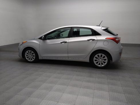 Used 2017 Hyundai Elantra GT image 3