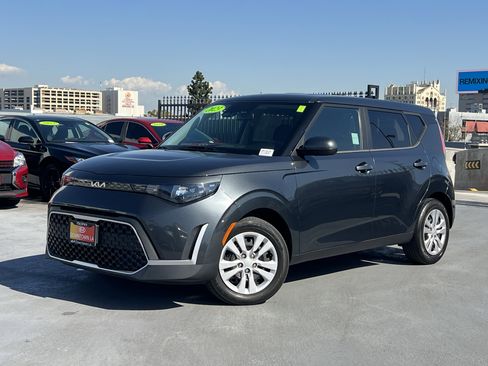 Certified 2023 Kia Soul LX image 2