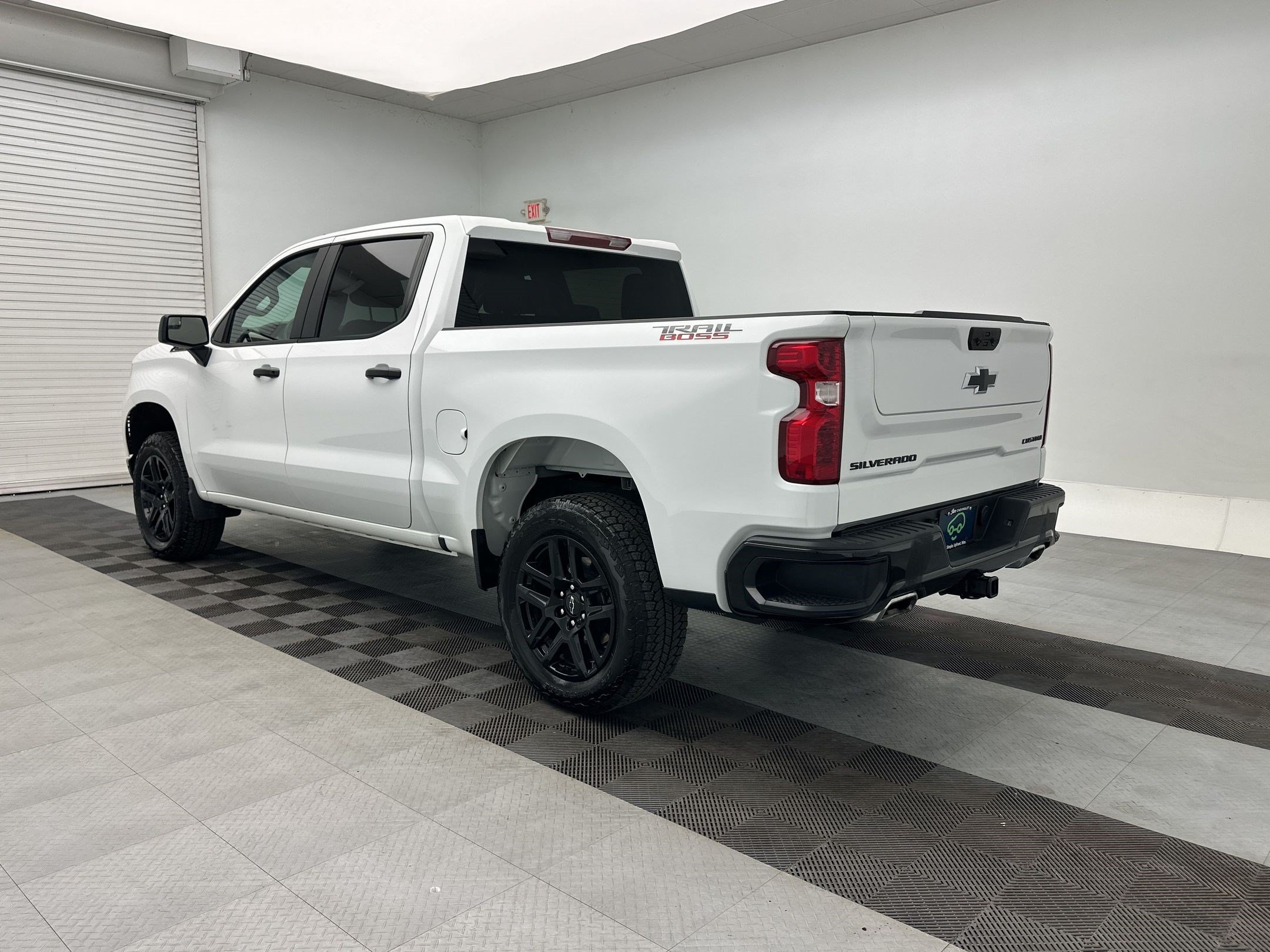 Certified 2026 Chevrolet Silverado 1500 Custom Trail Boss w/ LPO, Dark Essentials Package AWD/4WD image 3