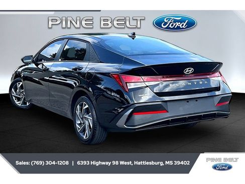 Used 2025 Hyundai Elantra Sport FWD image 2