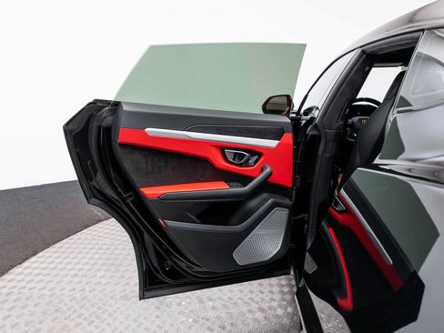 Used 2022 Lamborghini Urus image 38