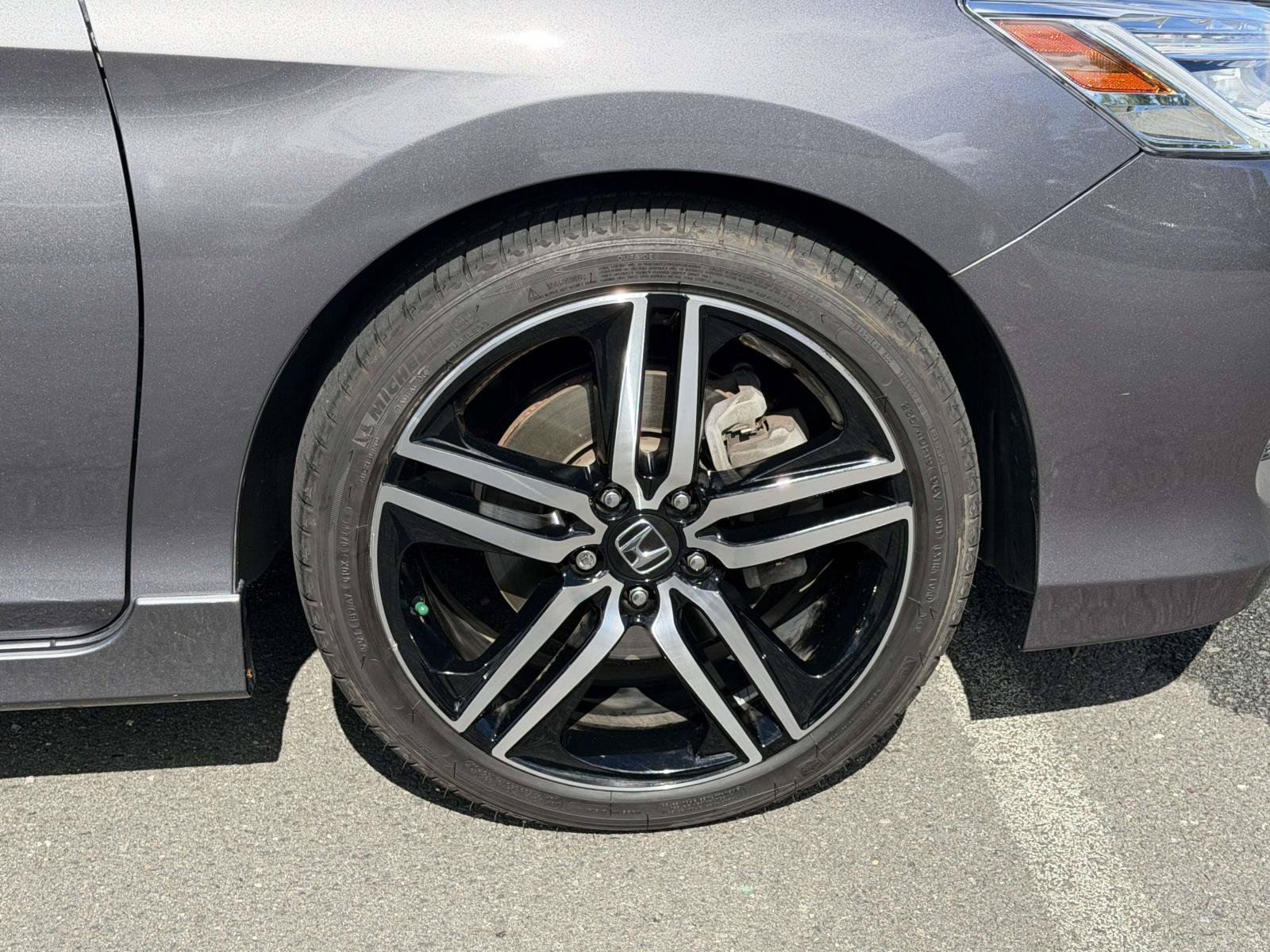 Used 2017 Honda Accord Touring image 7