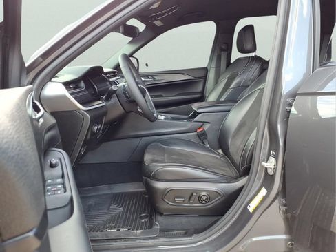 Used 2024 Jeep Grand Cherokee Altitude AWD/4WD image 16