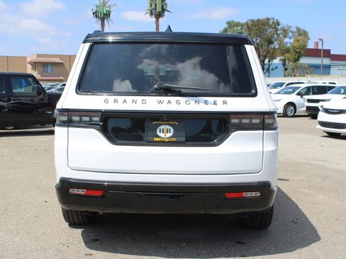 New 2025 Jeep Grand Wagoneer Series III w/ Rear Seat Video Group 1 image 4