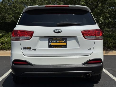 Used 2016 Kia Sorento LX image 8