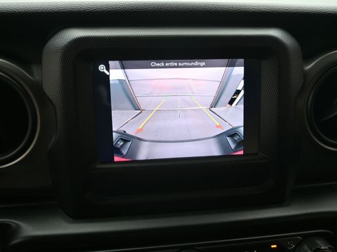 Used 2022 Jeep Gladiator Sport image 16