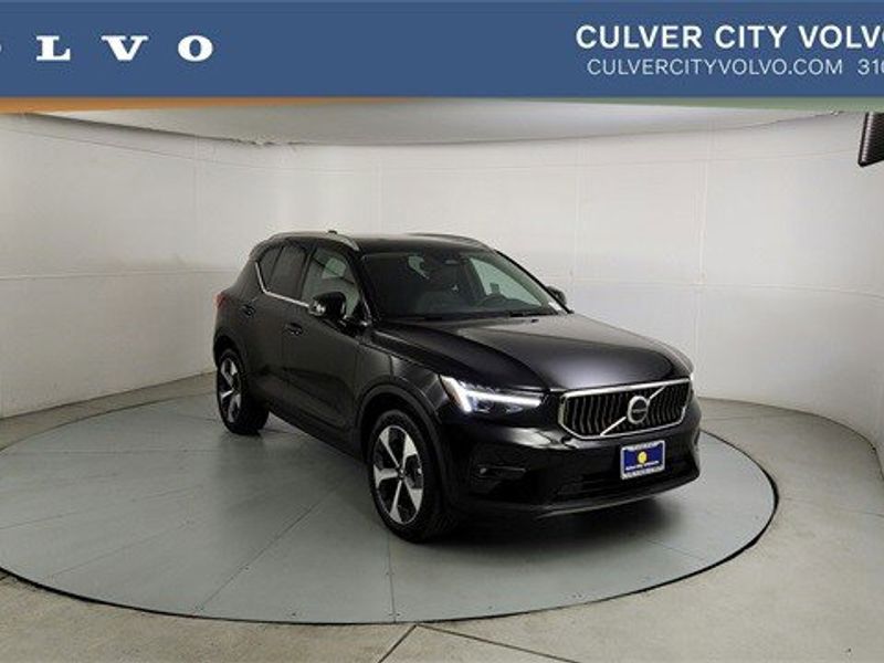 Certified 2025 Volvo XC40 B5 Plus w/ Protection Package Premier image 1