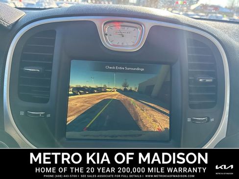 Used 2022 Chrysler 300 Touring L w/ Comfort Group image 22