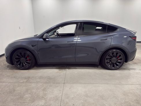 Used 2023 Tesla Model Y Performance image 5