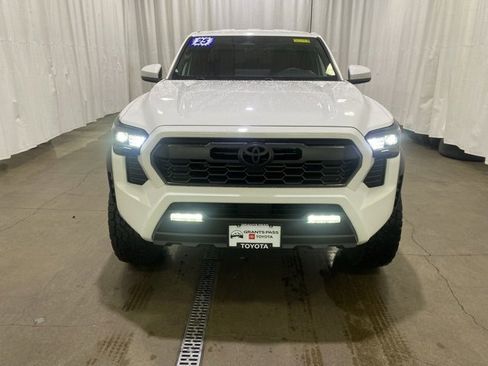 Certified 2025 Toyota Tacoma TRD Off-Road image 8