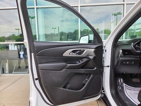 Used 2022 Chevrolet Traverse LT w/ Midnight/Sport Edition image 45