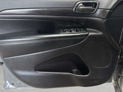 Used 2021 Jeep Grand Cherokee Altitude AWD/4WD image 18
