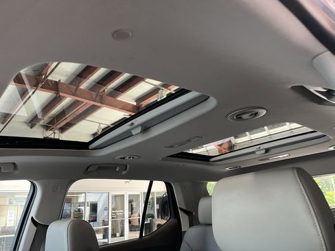 Used 2019 Chevrolet Traverse Premier w/ Driver Confidence II Package FWD image 28