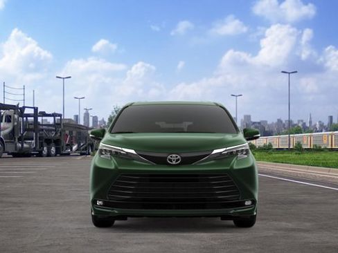 New 2026 Toyota Sienna XLE image 2