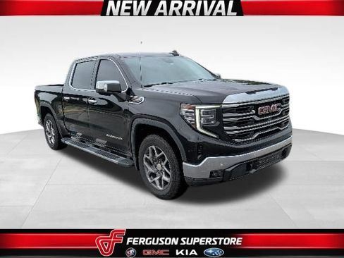 Used 2022 GMC Sierra 1500 SLT AWD/4WD image 1