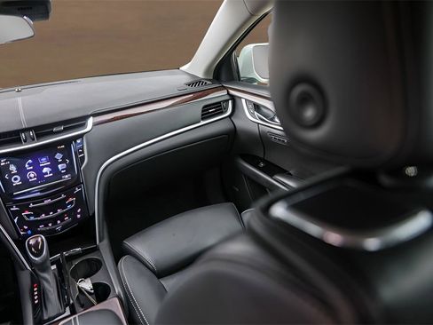 Used 2017 Cadillac XTS Vsport Premium Luxury image 28