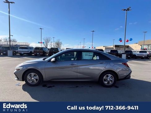 New 2025 Hyundai Elantra SE image 10